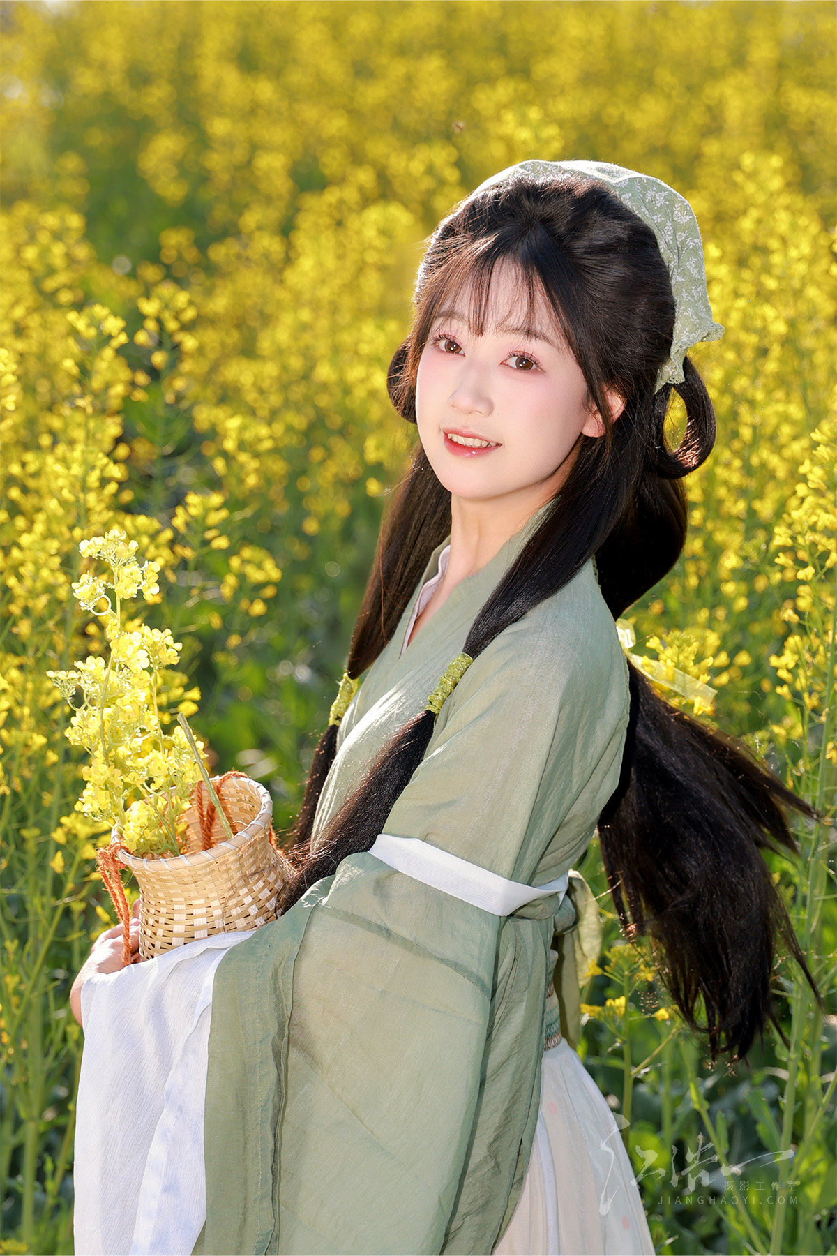 国风少女与油菜花的春日约定(图1)