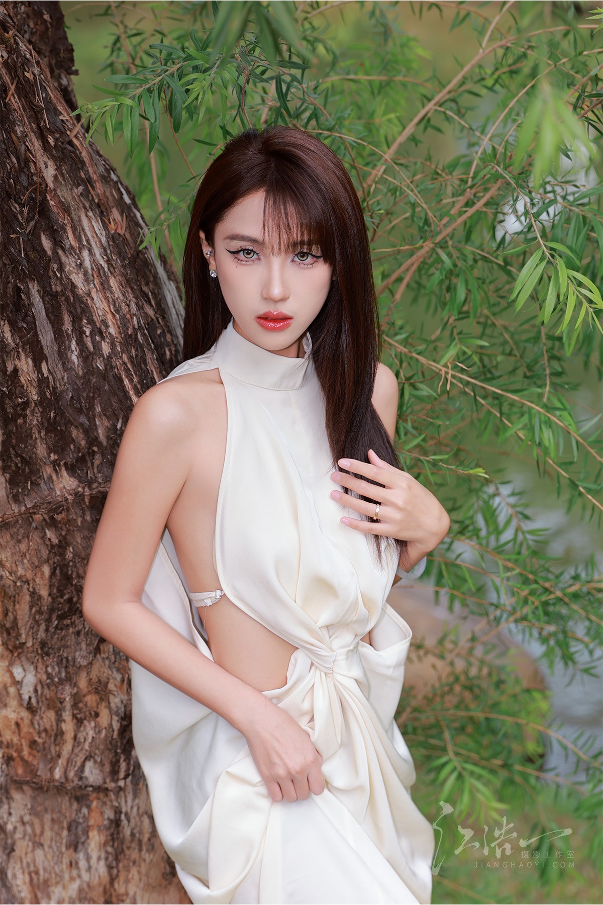 当白裙邂逅森林湖，松弛感漫出来(图2)