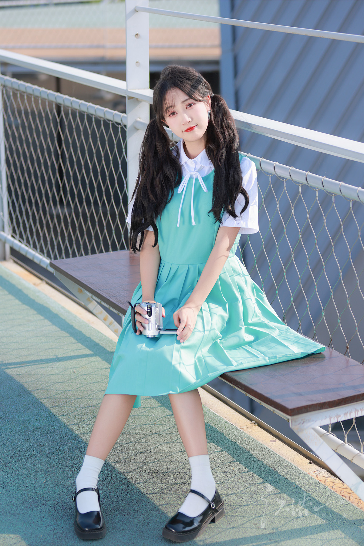 薄荷绿裙摆：藏在步道里的少女胶片(图2)