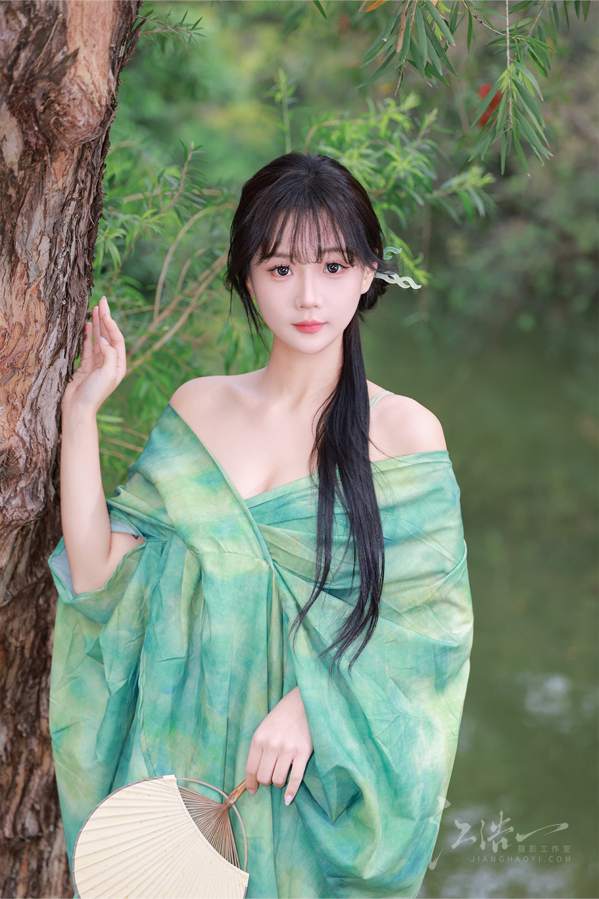 东方诗意：绿影里的青衫少女(图3)